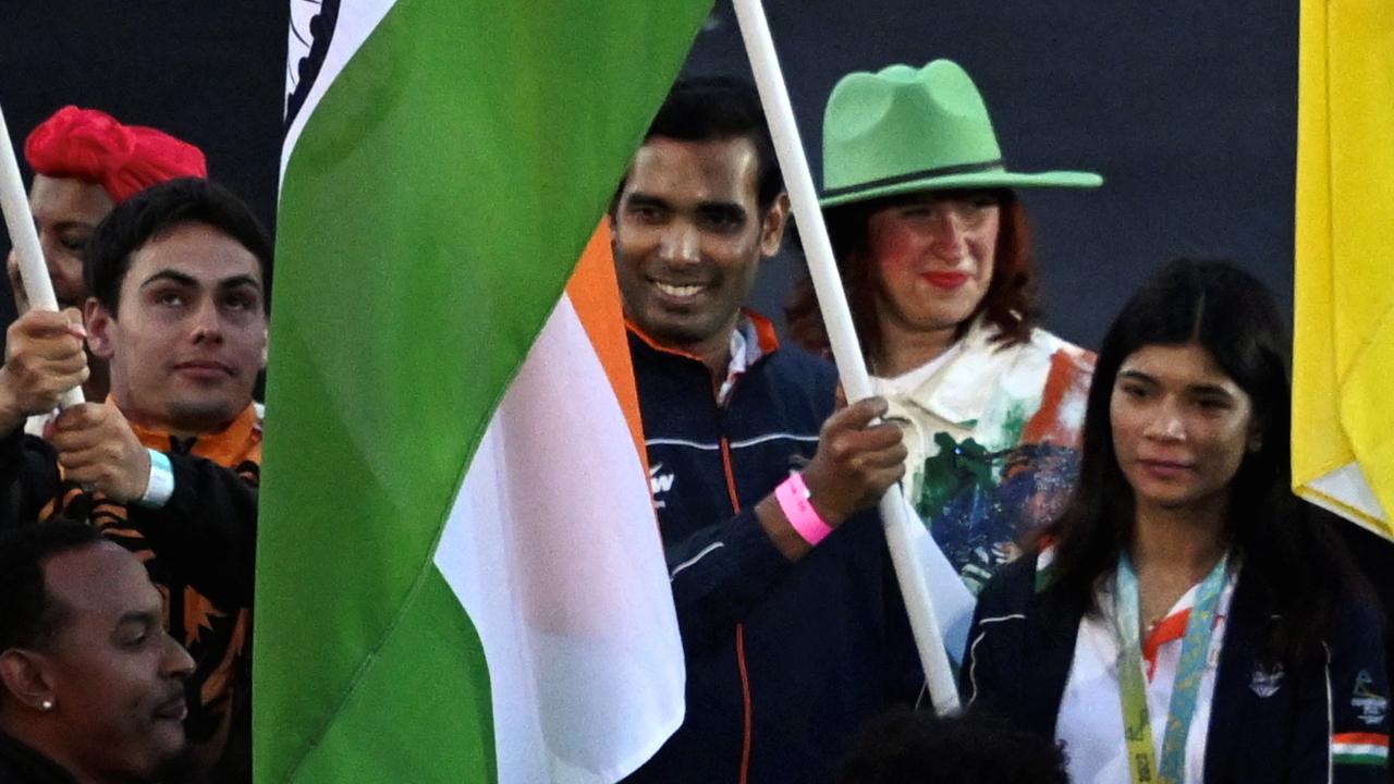 Star boxer Nikhat Zareen and table tennis player Achanta Sharath Kamal were chosen as the flag bearers for the CWG 2022 closing ceremony. Photo/PTI